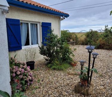 Saint-Vivien-de-Medoc House | LES VOLETS BLEUS