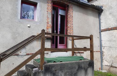 Neuvy-sur-Barangeon House | Les Volets rouges