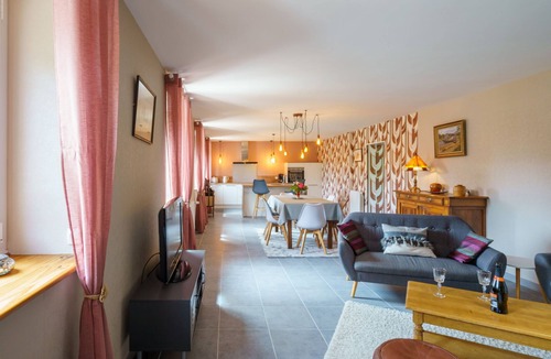 Peumerit House | Les Volets Rouges by Interhome