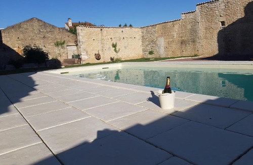 Aulnay Bed & Breakfast | Les Volets Verts Aulnay