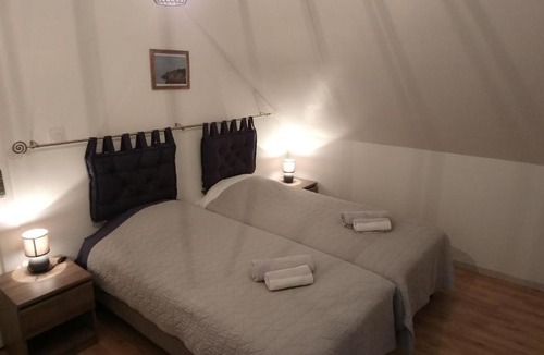 Trainel House | Les volets verts