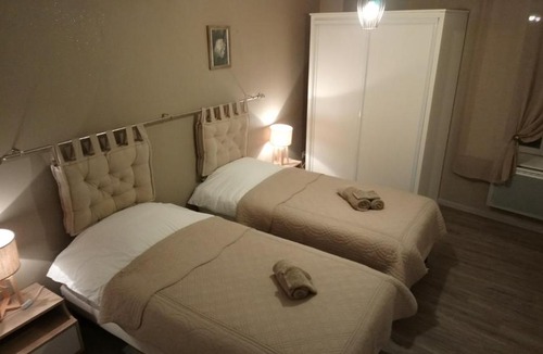 Trainel House | Les volets verts