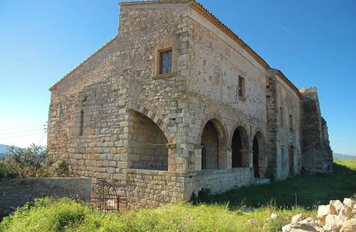 Barbera de la Conca House | Les Voltes II-3-Bedroom Gem in Hilltop Wine Village with Stunning Views
