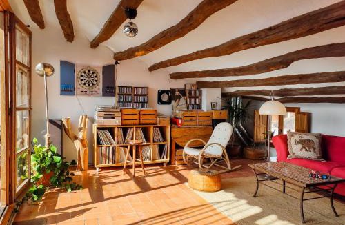 Barbera de la Conca Apartment | Les Voltes I - 2BD hidden gem in hilltop wine village