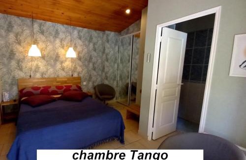 Boutiers-Saint-Trojan House | LesFrugères