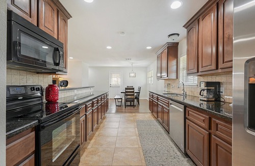 College Hills Estates House | Less than 1 mile from Texas A&M University!