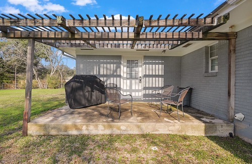 College Hills Estates House | Less than 1 mile from Texas A&M University!