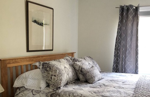 Danbury House | Less than 1 mile from Ragged Mountain