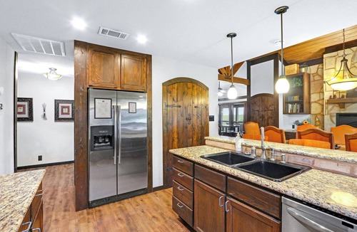 Gruene House | Less than 1 mile from Gruene Hall! Sleeps up to 8! Private Hot Tub!