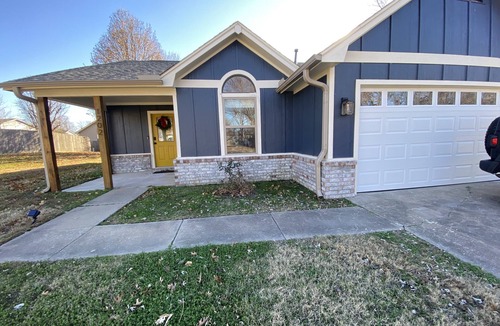 Bentonville House | Less than 1mi to the historic downtown Bentonville & museums