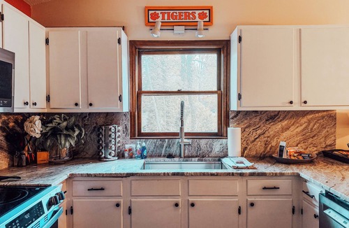 Clemson House | Less than 2 miles to Death Valley!