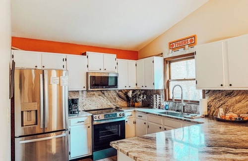 Clemson House | Less than 2 miles to Death Valley!