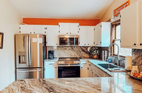 Clemson House | Less than 2 miles to Death Valley!