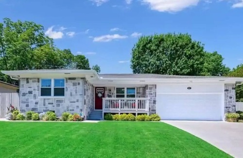 Rockwall House | Less than a mile from downtown Rockwall