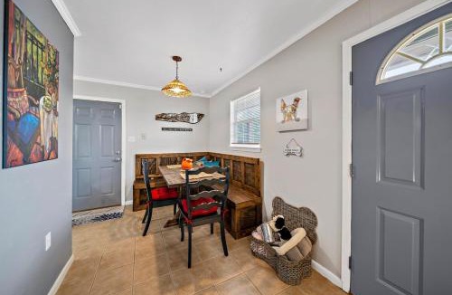 Big Spring House | Let D's Cozy Cottage Provide a Comfortable Stay!