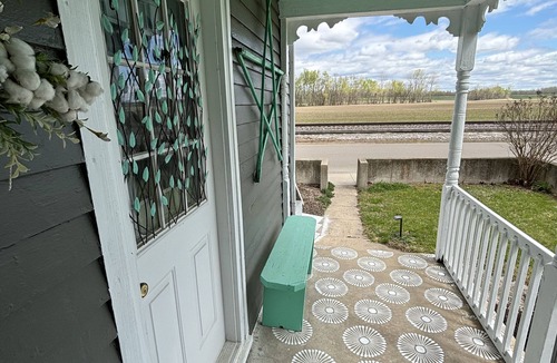 Lake Forest Estates House | Let "Rubies Rental" Be your Winter Escape