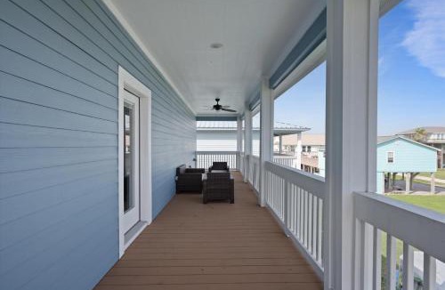Crystal Beach House | Let's get Beachy!