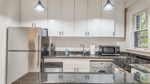 Belltown Apartment | Let's Get Cozy In Seattle!