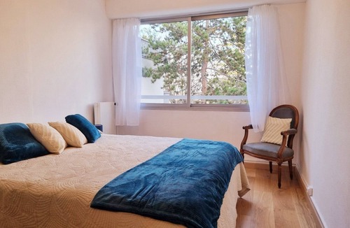 Bougival Apartment | Let's take a walk in the woods