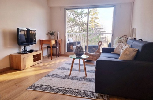 Bougival Apartment | Let's take a walk in the woods