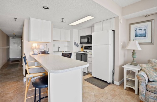 North Myrtle Beach Condo | Let the refreshing sea breeze melt your worries away