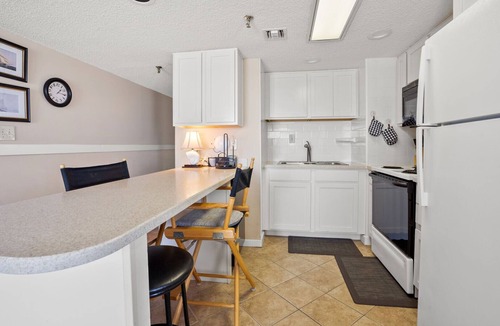 North Myrtle Beach Condo | Let the refreshing sea breeze melt your worries away