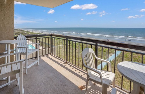 North Myrtle Beach Condo | Let the refreshing sea breeze melt your worries away