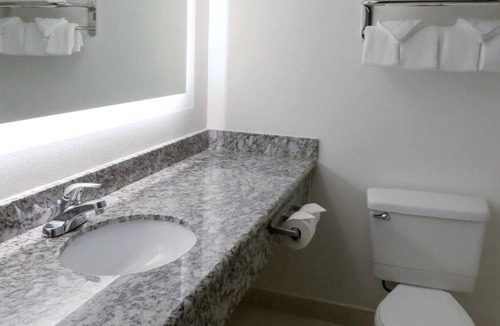 Martha Lake House | Let your trip take flight in Everett, WA !