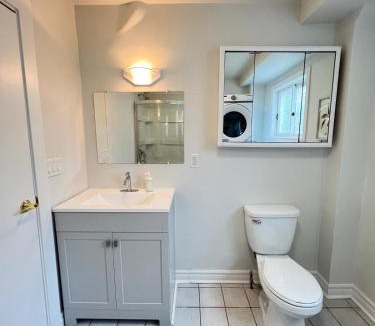 Barrie House | Letitia Heights !B Spacious and Quiet Private Bedroom with Shared Bathroom