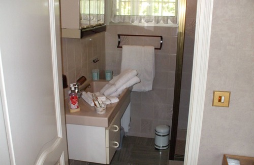 Aiguillon House | "LeTuc Blanc", Chemin Lucien Michard