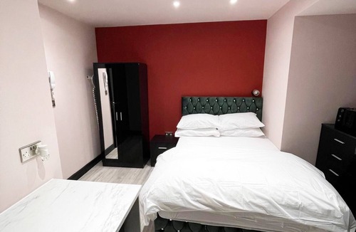Headstone North Apartment | Letzi private en-suite, North Harrow.