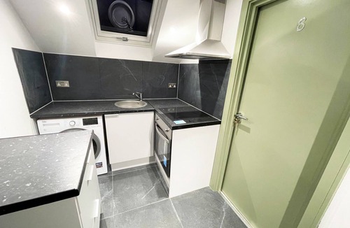 Headstone North Apartment | Letzi private en-suite, Harrow.