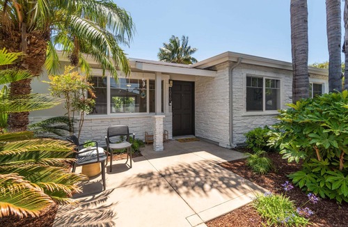 Leucadia House | Leucadia "Moonlight" Bungalow ~ walk everywhere with beach gear!