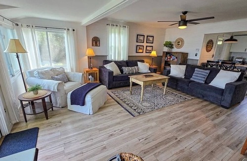 Auburn Cottage | Level Beach, Dock, Central Air, New Kitchen, Fantastic Views, Rowboat & Kayaks!