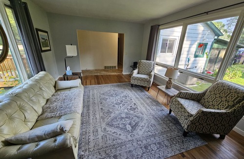 Tomahawk Cottage | Level Frontage Pet Friendly Home with Fireplace