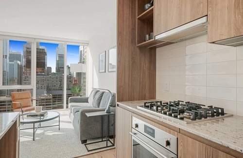 Downtown Chicago Hotel | Level River North - Spacious Executive Suite