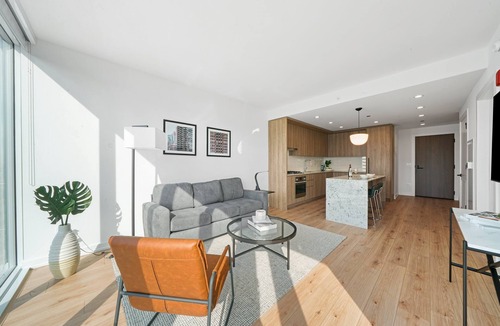 Downtown Chicago Hotel | Level River North - Spacious Executive Suite