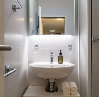 Seebach Apartment | Level Suite - Free Parking