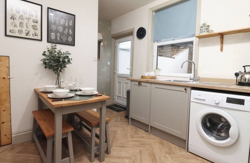 Garstang Cottage | LEVENSIDE, pet friendly, with open fire in Garstang