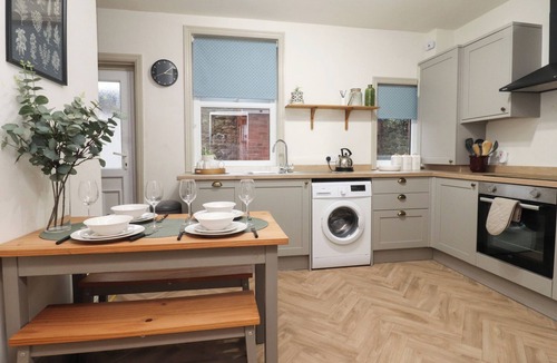 Garstang Cottage | LEVENSIDE, pet friendly, with open fire in Garstang