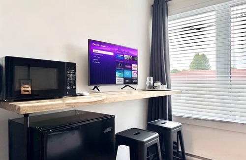 Desjardins Apartment | Lévis Center | New Studio with Queen Bed + A/C