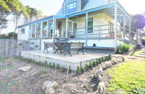 Warrnambool Cottage | Levys Beach Stone Cottage