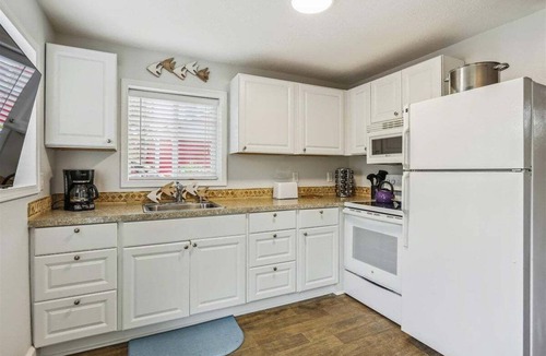 Downtown Cannon Beach House | Lewis Loft - Near Downtown & the Ocean!