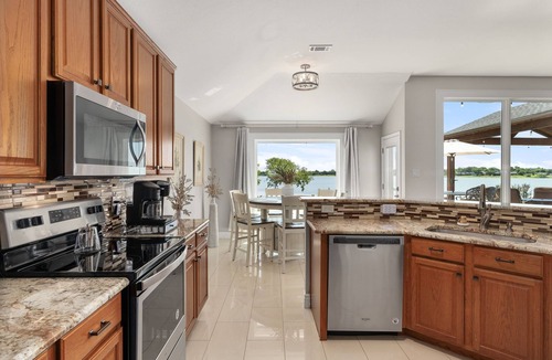 Little Elm House | Lewisville Lakefront Home-hot tub-near Frisco/Dallas-Texas/Omni PGA Golf Course