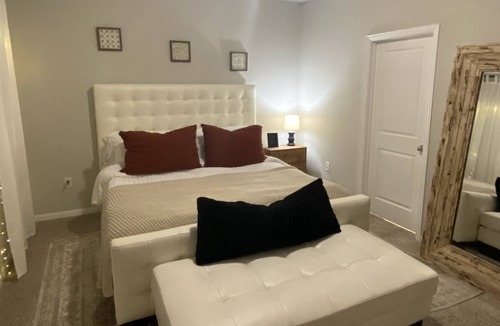Hutto House | Lexi's Longe near Kalahari & Domain