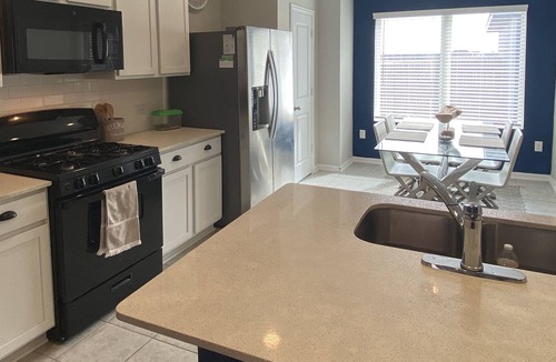 Hutto House | Lexi's Longe near Kalahari & Domain