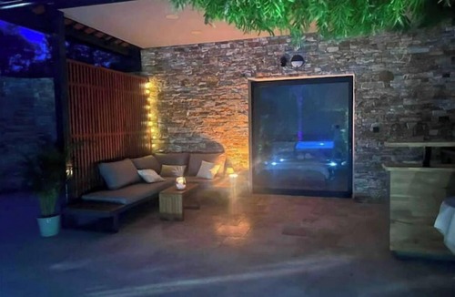 Sollies Pont Cottage | Lexotique Cottage