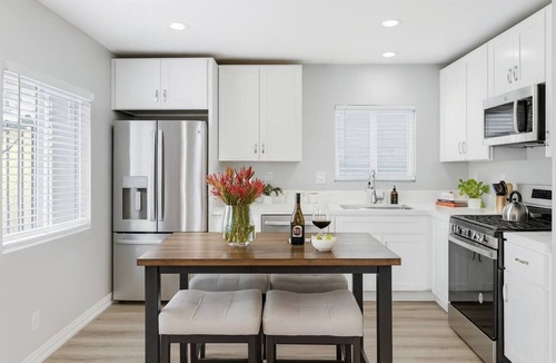 Grant Hill Villa | Leyla| Pool/Spa|Downtown|Freeways|Beaches