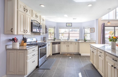 Paradise House | Lg Family Friendly 4 BD, Heated Pool, 12Min To The Strip