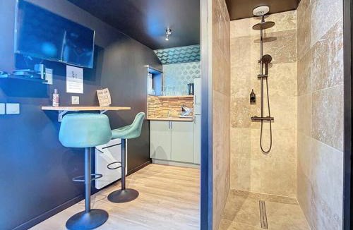 Chalette-sur-Loing Apartment | Lh room- balnéo-suite romantique
